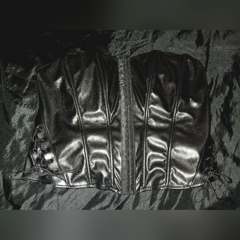 Stretchy black zipper faux leather corset